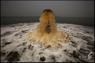 Illustration for article titled Frightening Scenes from China's Pollution Apocalypse